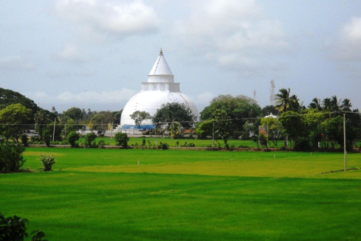 Tissamaharama-Stupa-sri-lanka