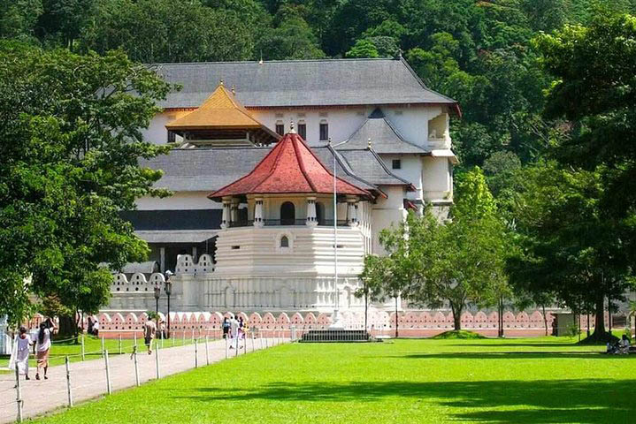 kandy sri lanka temple